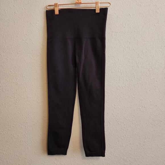 SPANX Black Capri Leggings Size Small - Picture 8 of 10